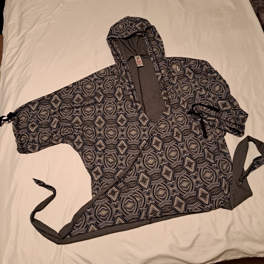 Zumba Thunderin Gray women's size medium wrap hoodie shirt NWOT